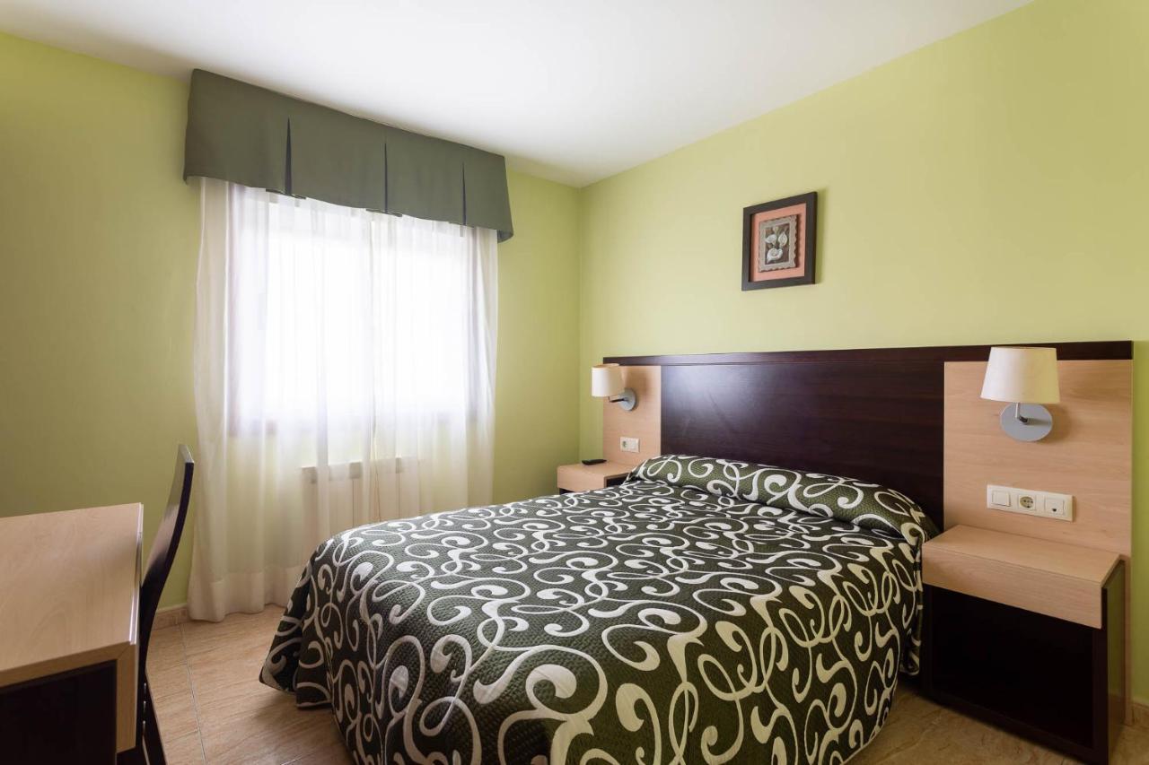 Hotel Canaima Bruma 1,5 K Camino O Meson Do Vento ภายนอก รูปภาพ