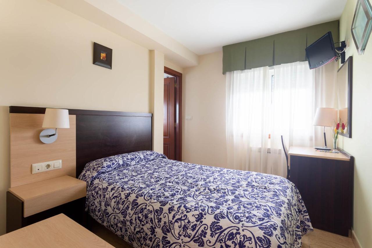 Hotel Canaima Bruma 1,5 K Camino O Meson Do Vento ภายนอก รูปภาพ
